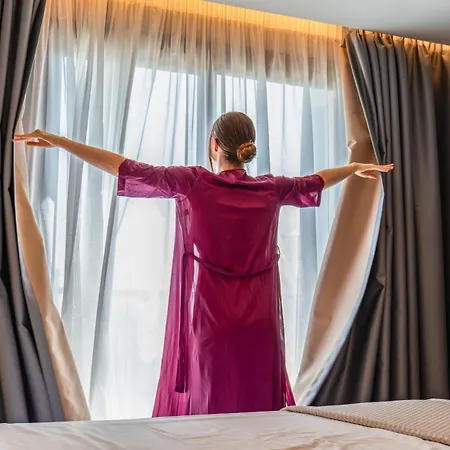 Gate Twenty Two Boutique 4*