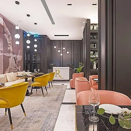 Gate Twenty Two Boutique Отель