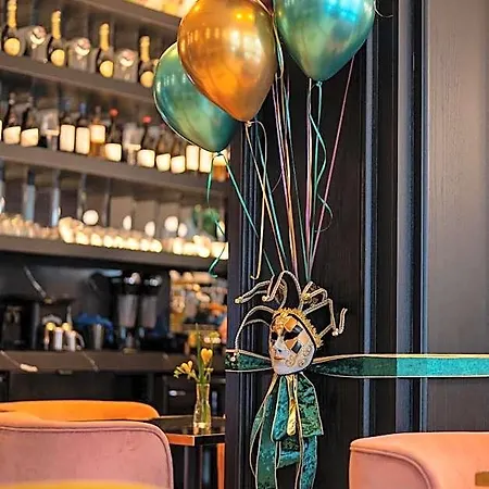 Gate Twenty Two Boutique Отель
