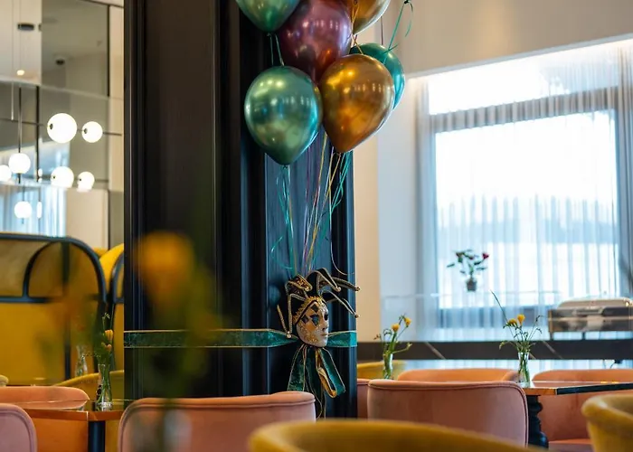 Gate Twenty Two Boutique فندق